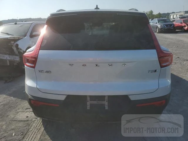 2022 Volvo Xc40 T5 R-Design VIN: YV4162UM0N2667557 Lot: 60994893