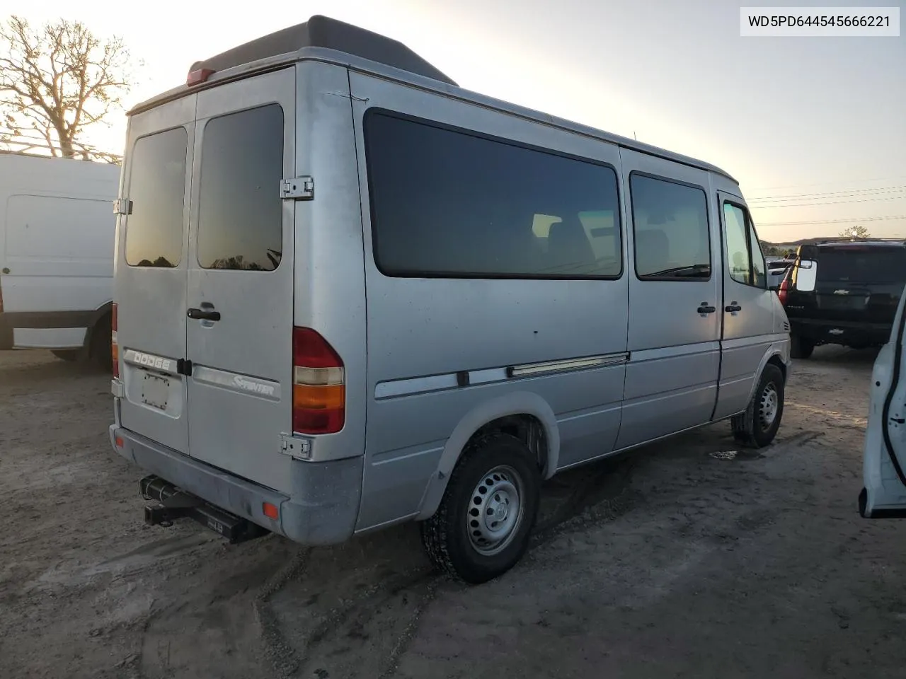 2004 Sprinter 2500 Sprinter VIN: WD5PD644545666221 Lot: 76026484