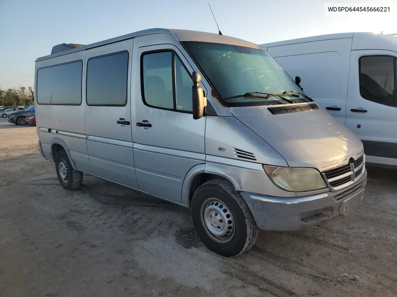 2004 Sprinter 2500 Sprinter VIN: WD5PD644545666221 Lot: 76026484