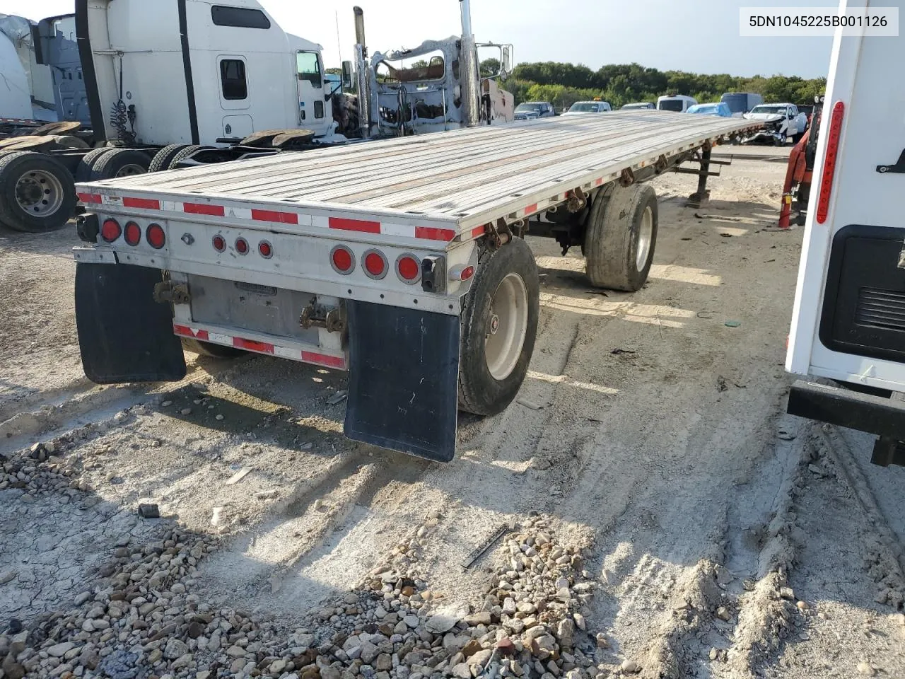 5DN1045225B001126 2005 Wsti Flatbed