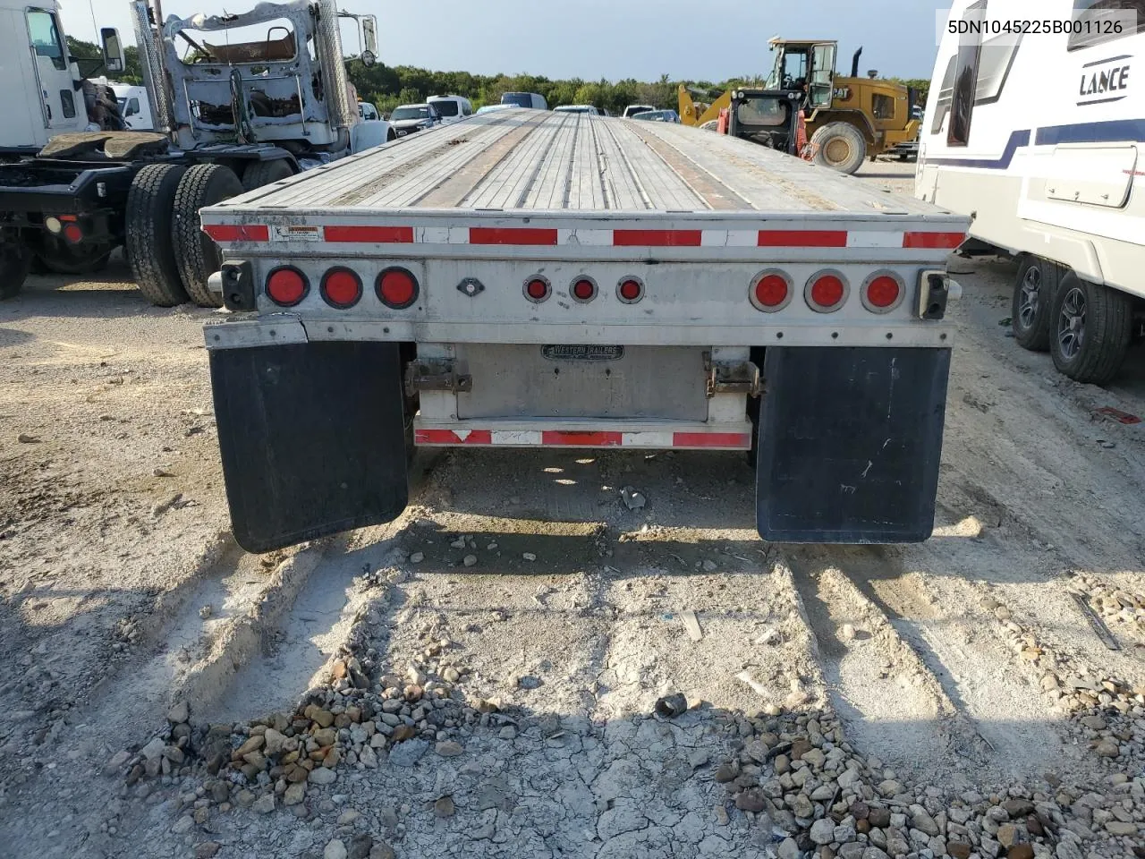 5DN1045225B001126 2005 Wsti Flatbed