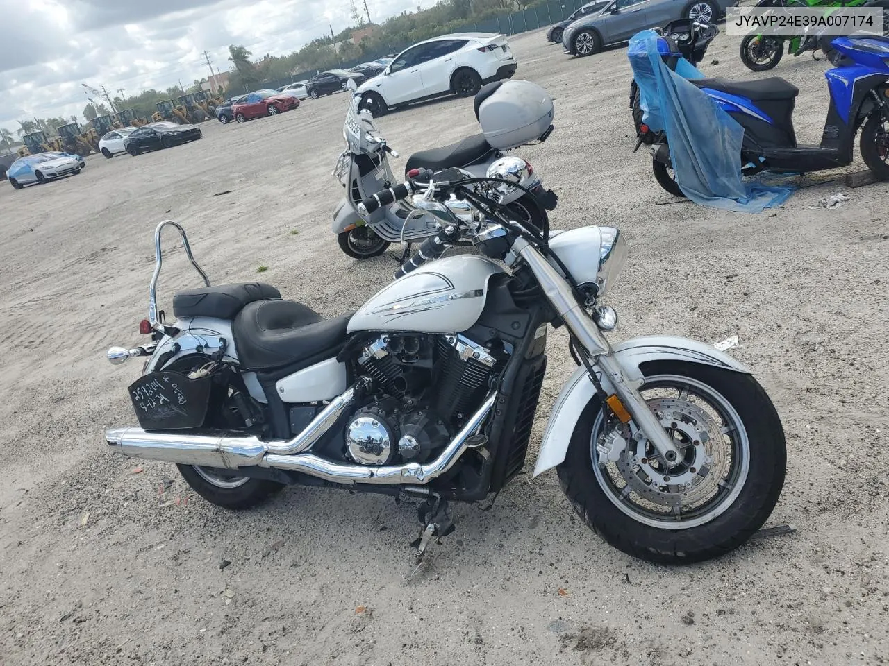 2009 Yamaha Xvs1300 A VIN: JYAVP24E39A007174 Lot: 70495894