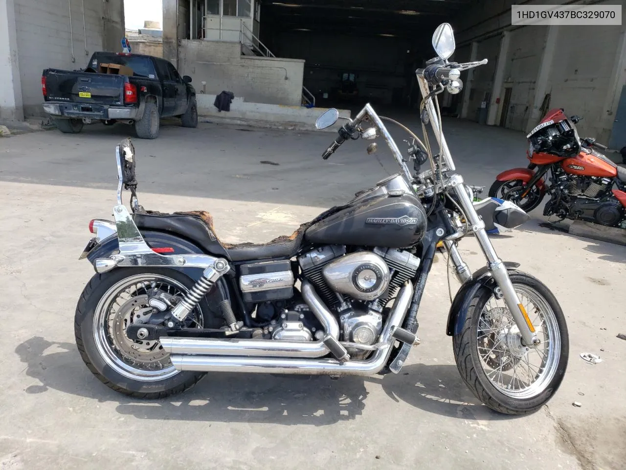 1HD1GV437BC329070 2011 Harley-Davidson Fxdc