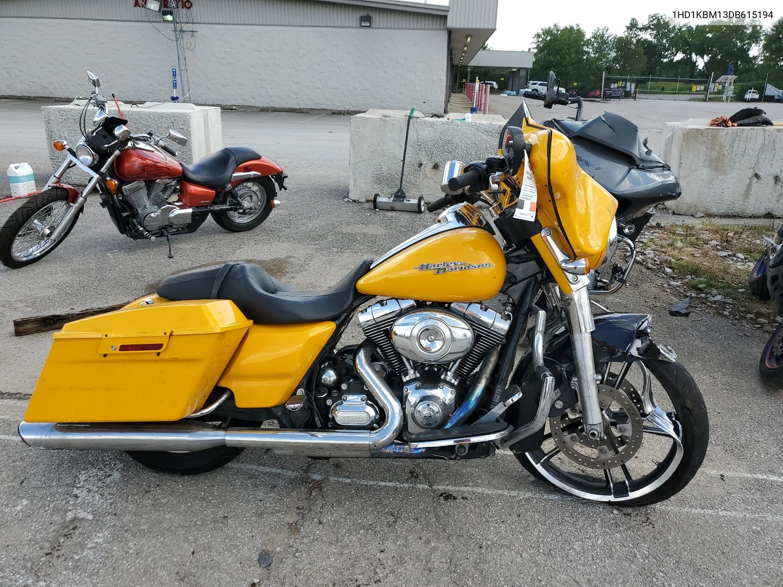 2013 Harley-Davidson Flhx Street Glide VIN: 1HD1KBM13DB615194 Lot: 65939854