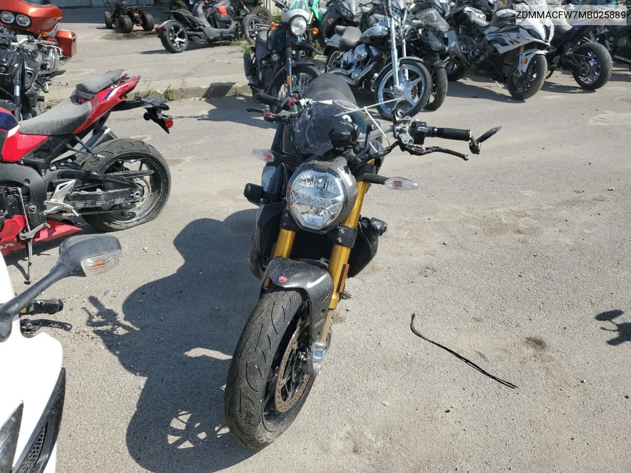 2021 Ducati Monster 1200 VIN: ZDMMACFW7MB025889 Lot: 72155204