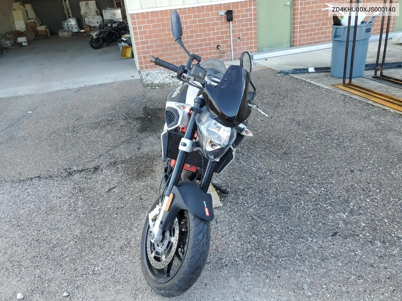 2018 Aprilia Shiver VIN: ZD4KHU00XJS000140 Lot: 61820344