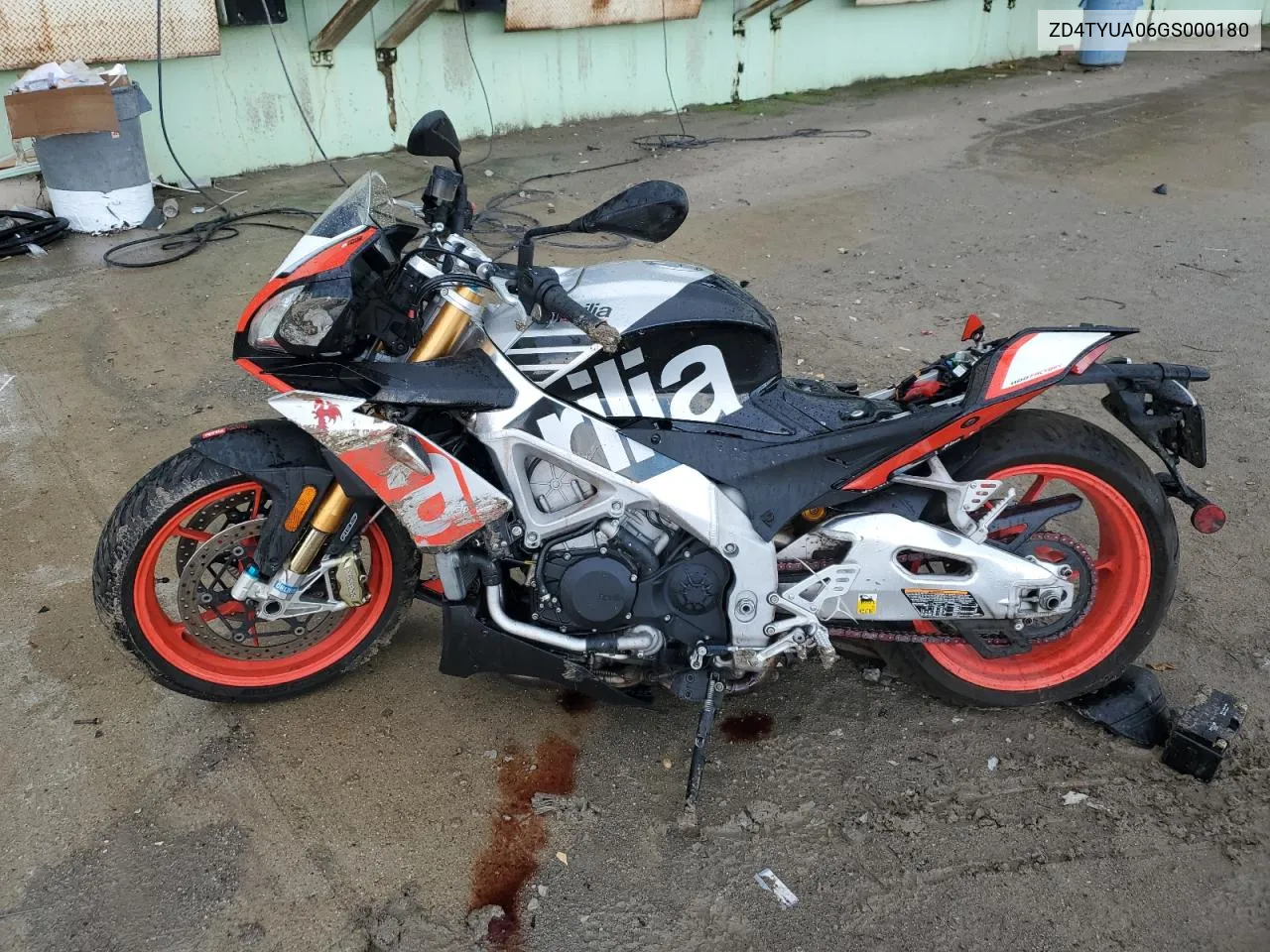 2016 Aprilia Tuono V4 1100 Abs VIN: ZD4TYUA06GS000180 Lot: 75998444