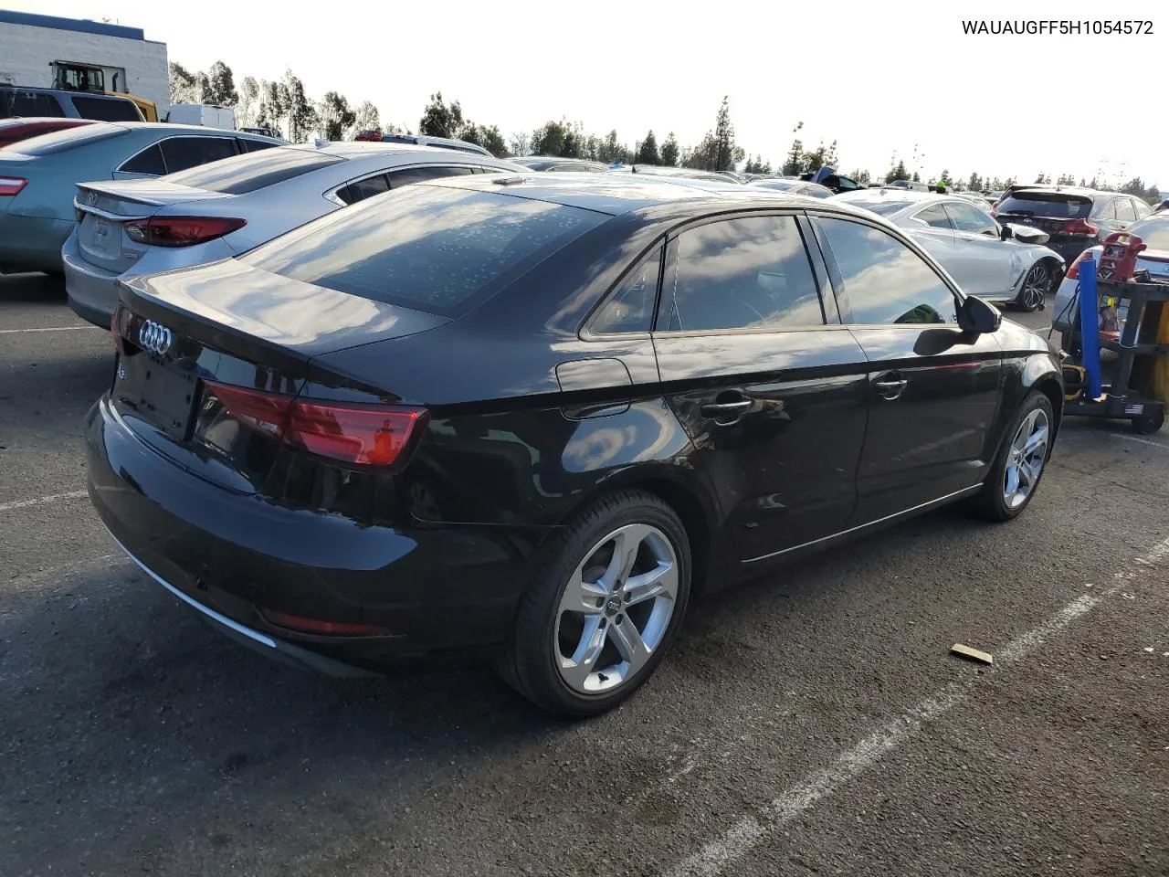 2017 Audi A3 Premium VIN: WAUAUGFF5H1054572 Lot: 37990744