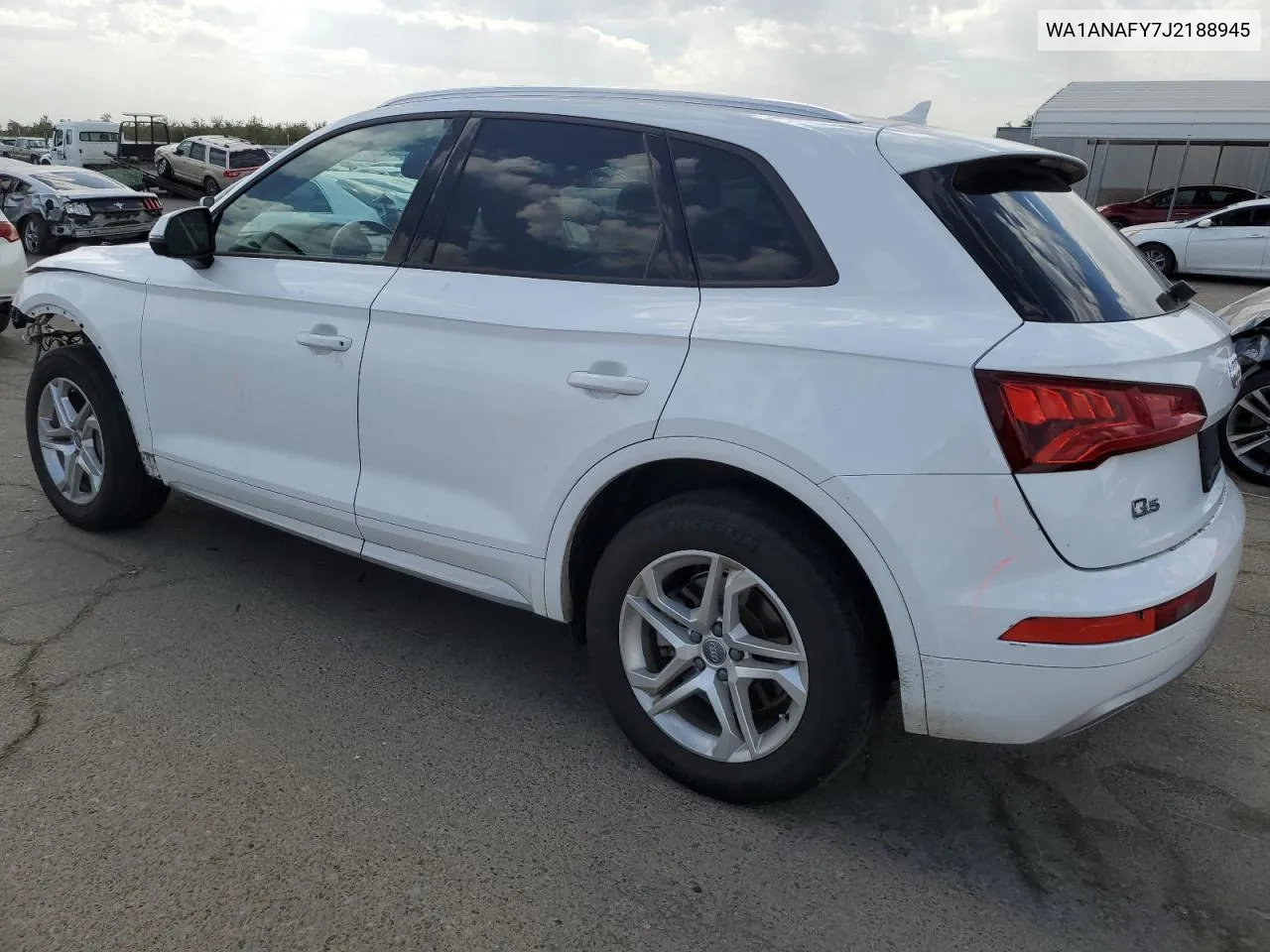 WA1ANAFY7J2188945 2018 Audi Q5 Premium