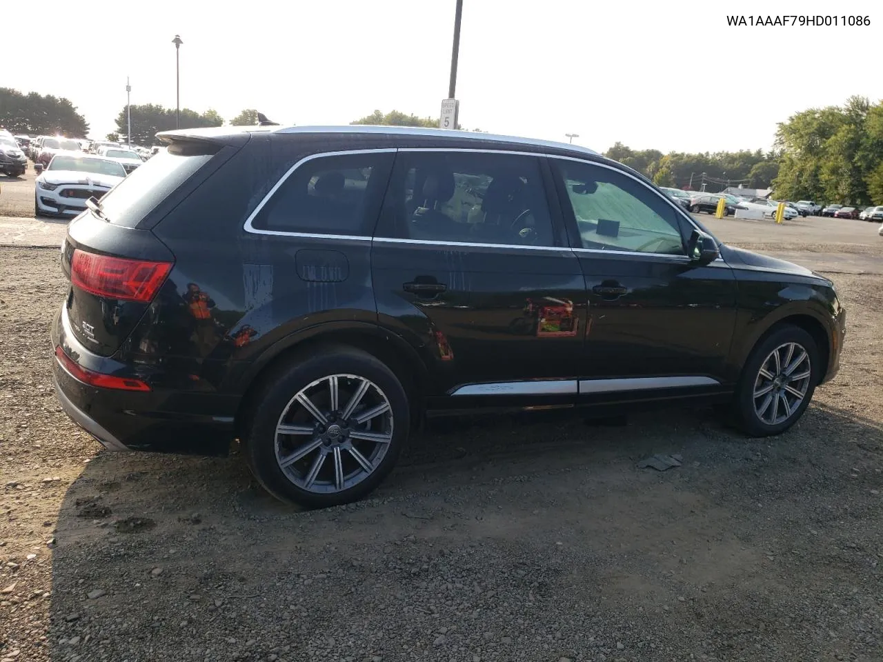 WA1AAAF79HD011086 2017 Audi Q7 Premium