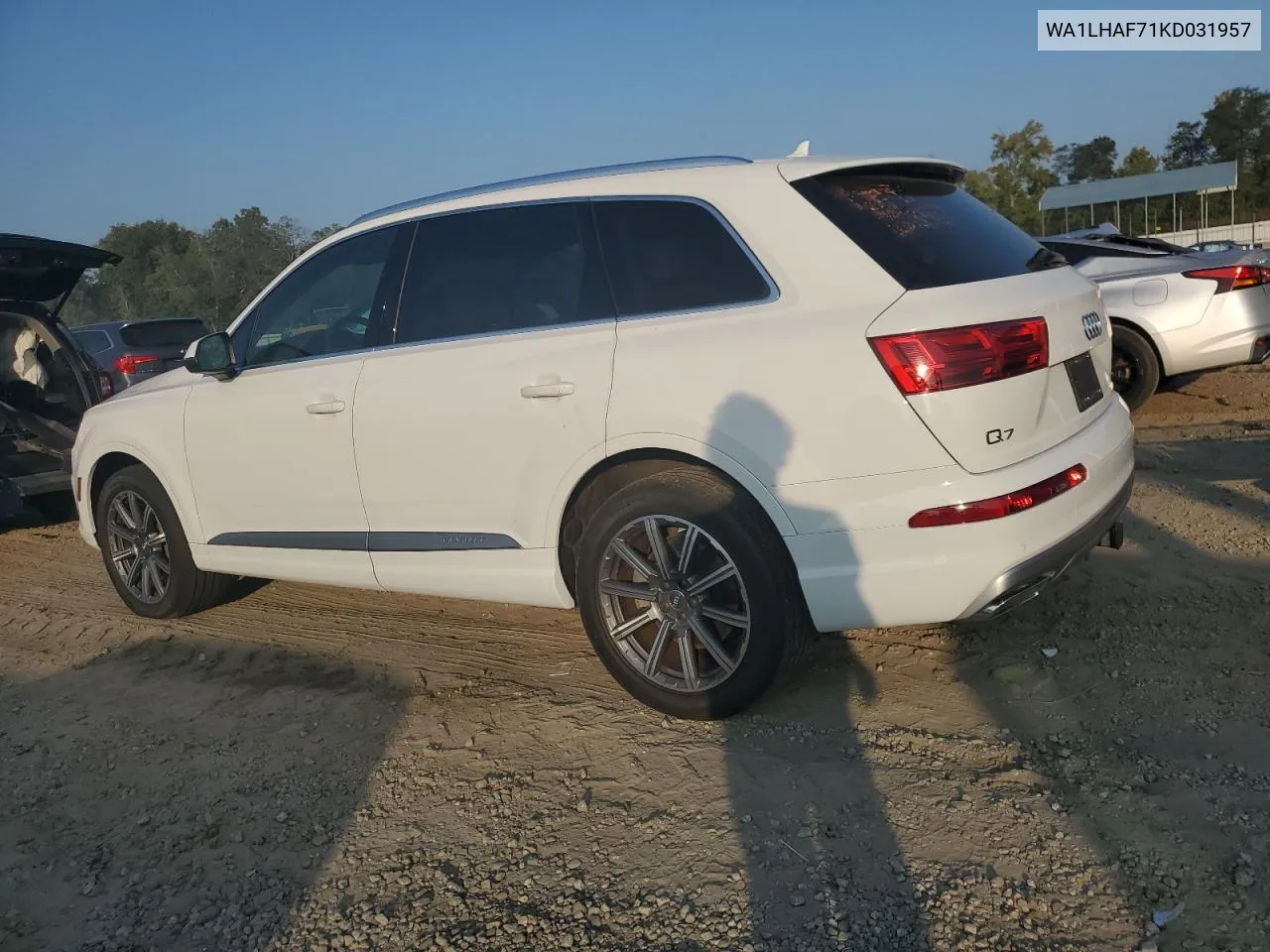 WA1LHAF71KD031957 2019 Audi Q7 Premium Plus