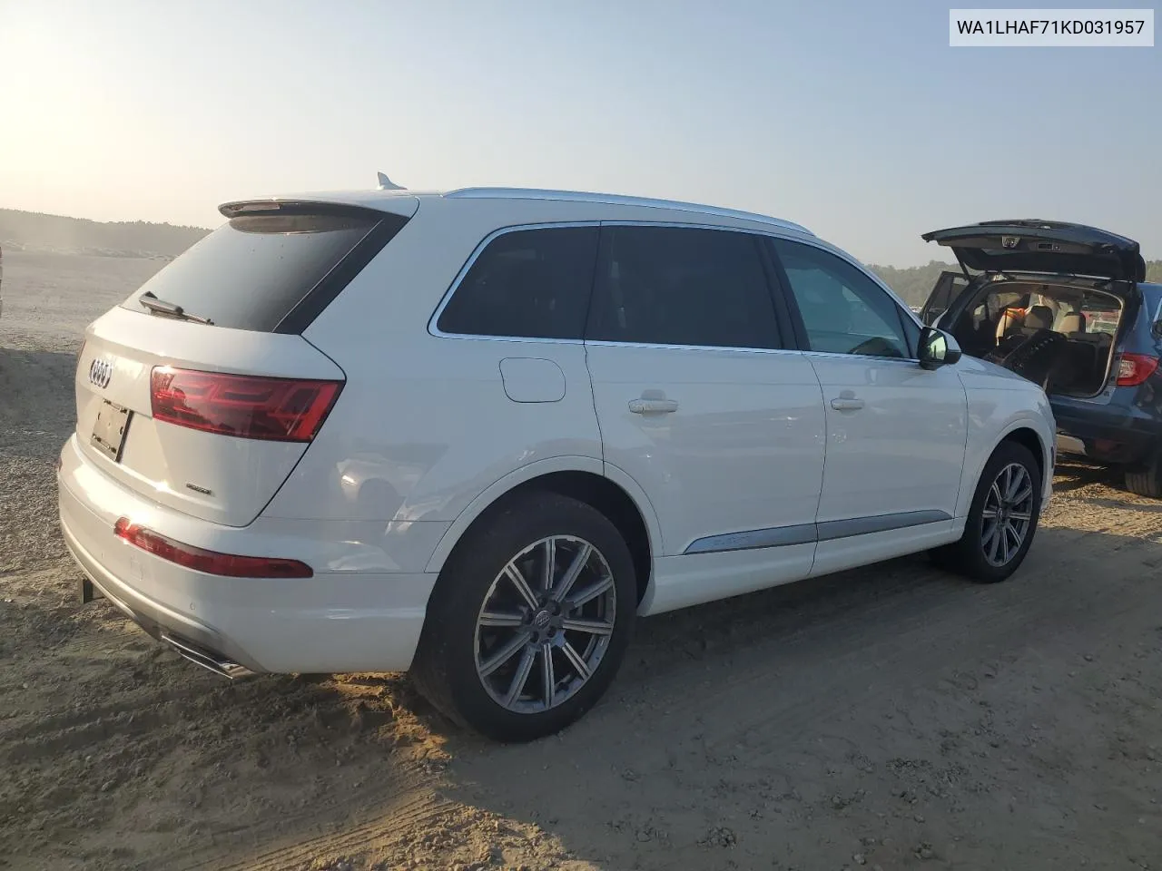 WA1LHAF71KD031957 2019 Audi Q7 Premium Plus