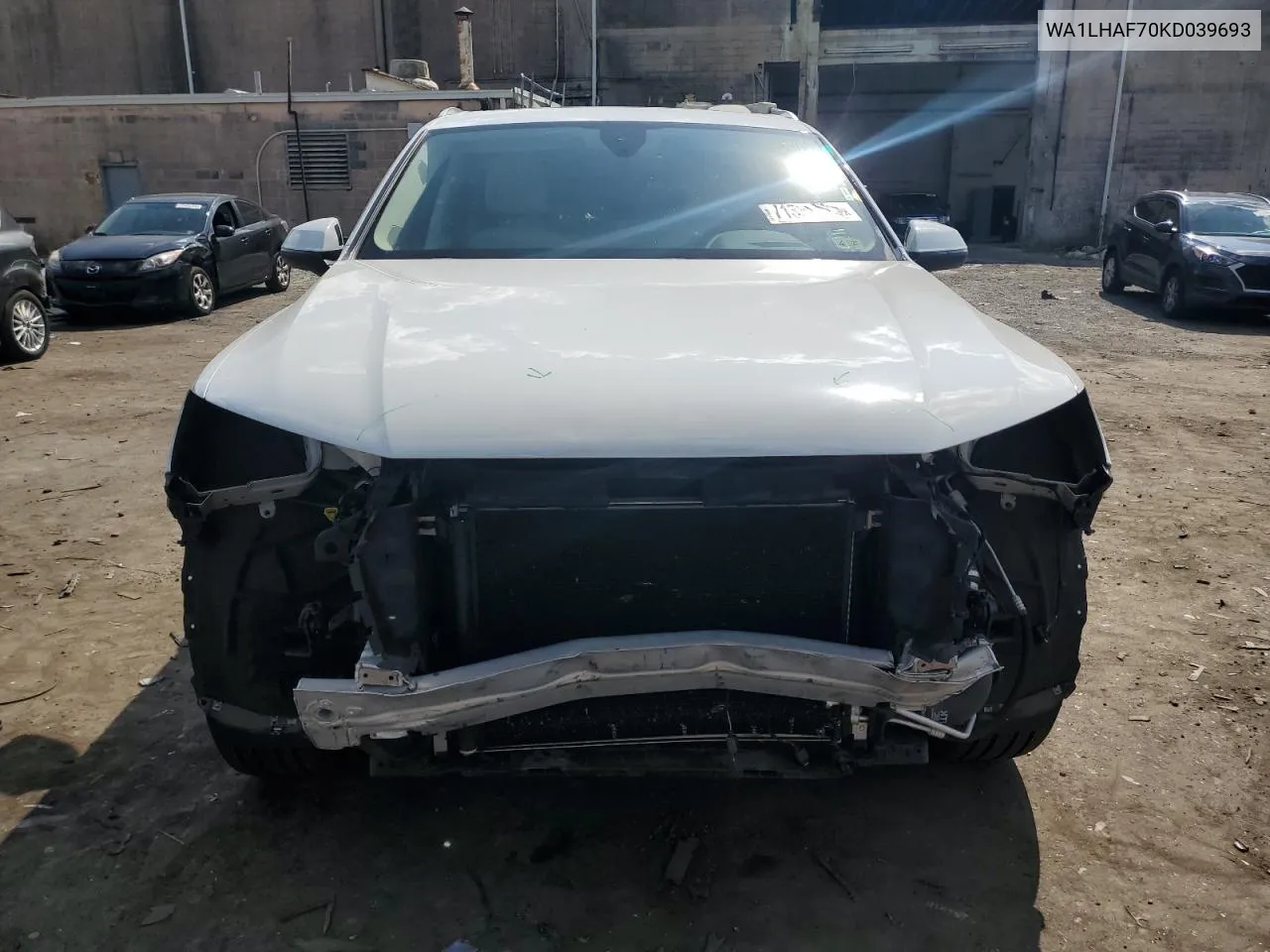 WA1LHAF70KD039693 2019 Audi Q7 Premium Plus