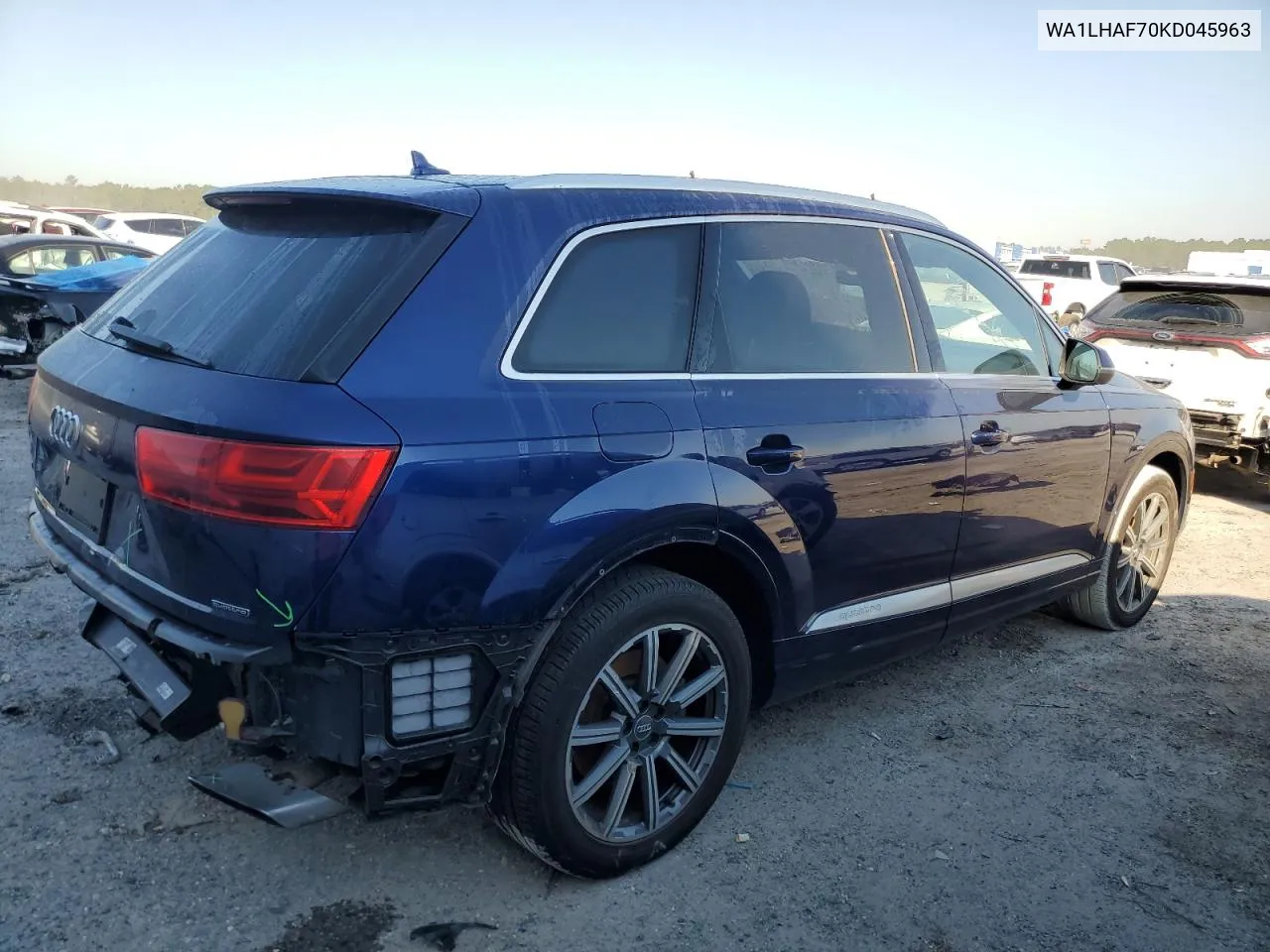 WA1LHAF70KD045963 2019 Audi Q7 Premium Plus