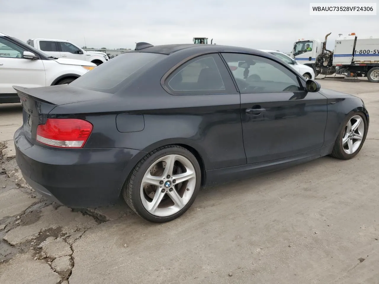 WBAUC73528VF24306 2008 BMW 135 I