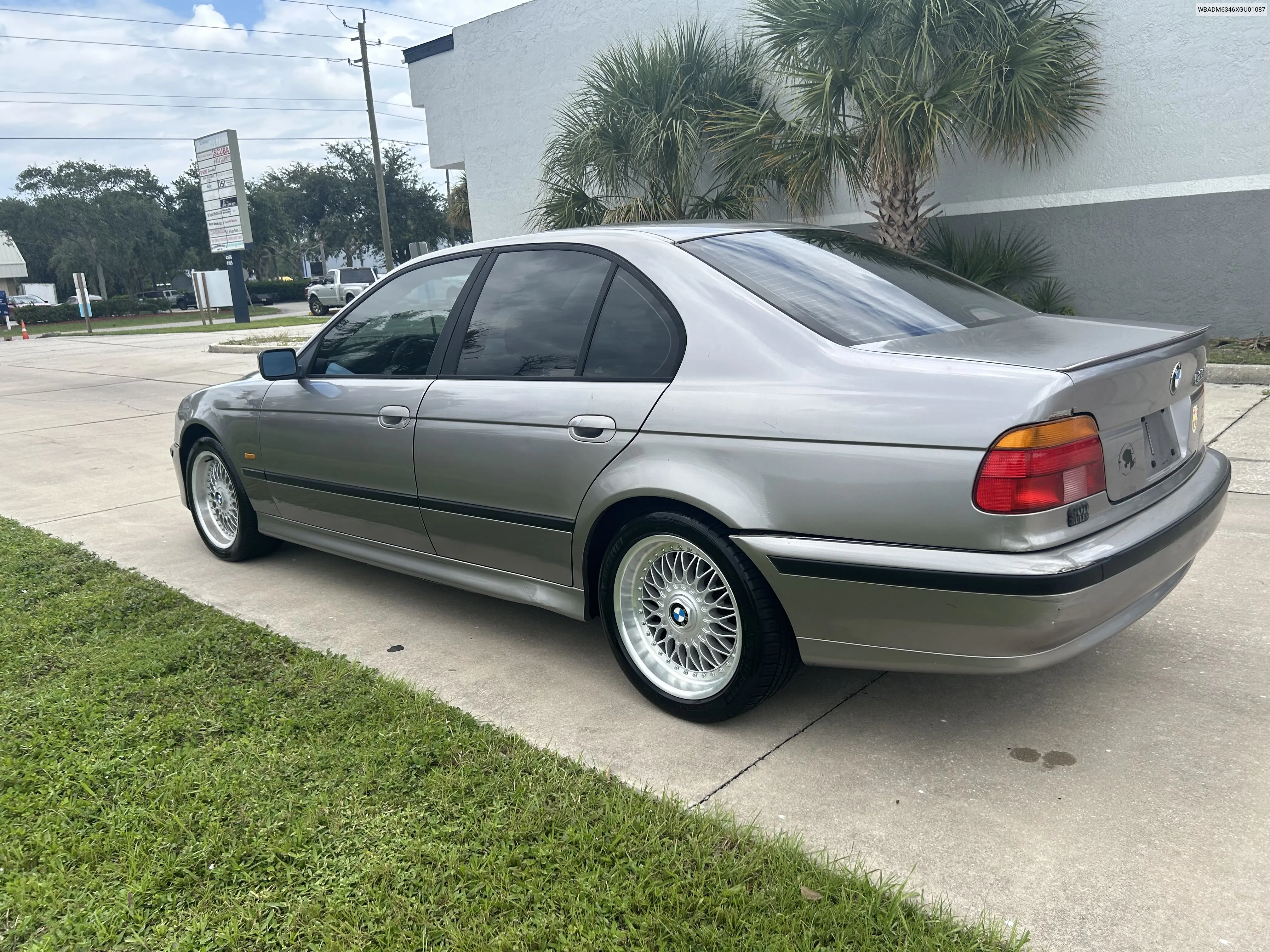 1999 BMW 528 I Automatic VIN: WBADM6346XGU01087 Lot: 68081414