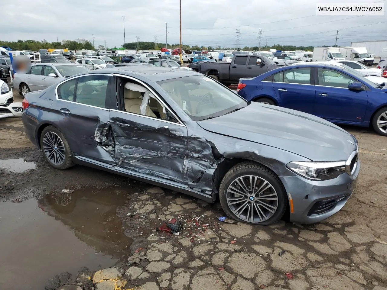 WBAJA7C54JWC76052 2018 BMW 530 Xi