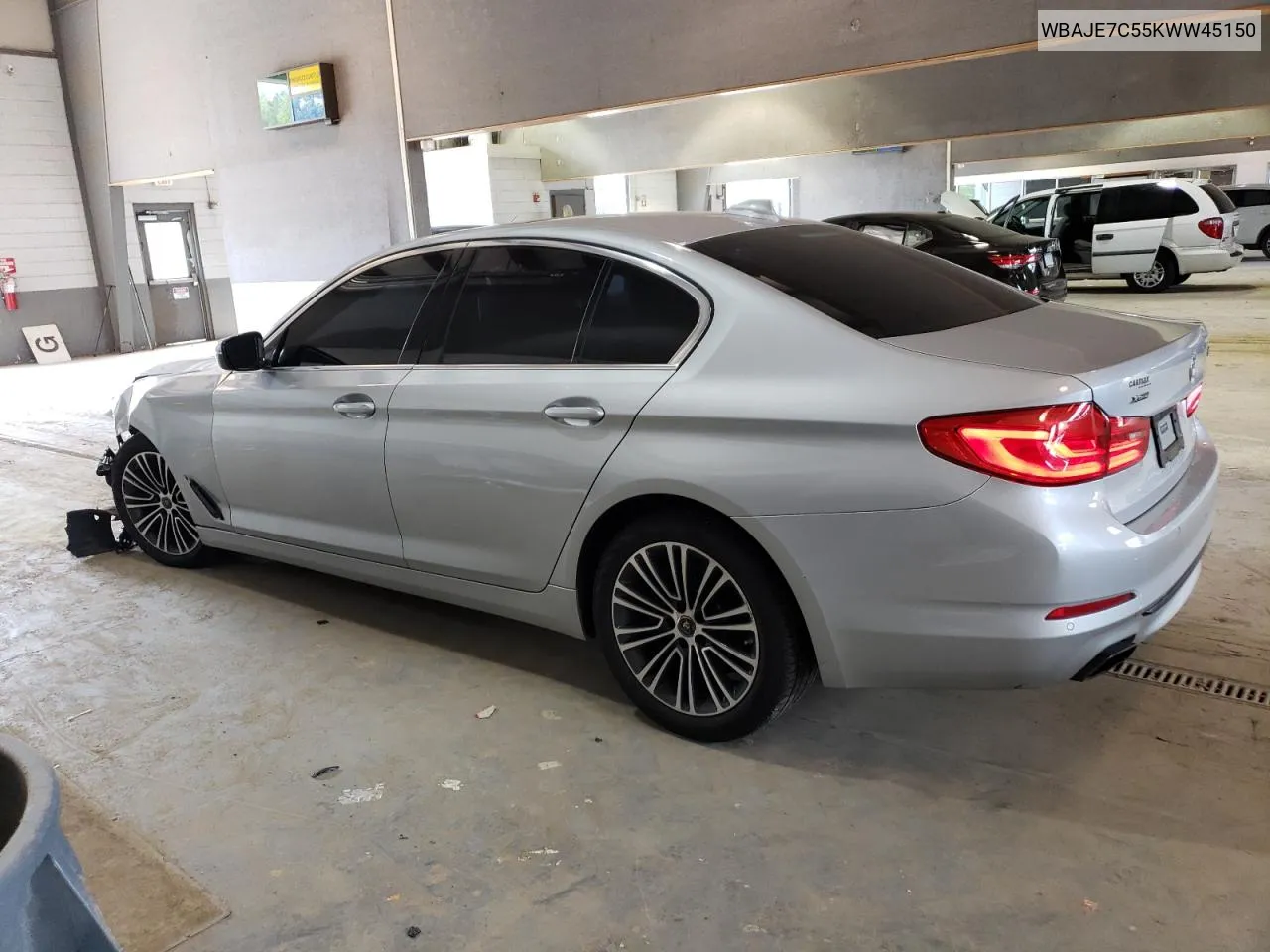 WBAJE7C55KWW45150 2019 BMW 540 Xi