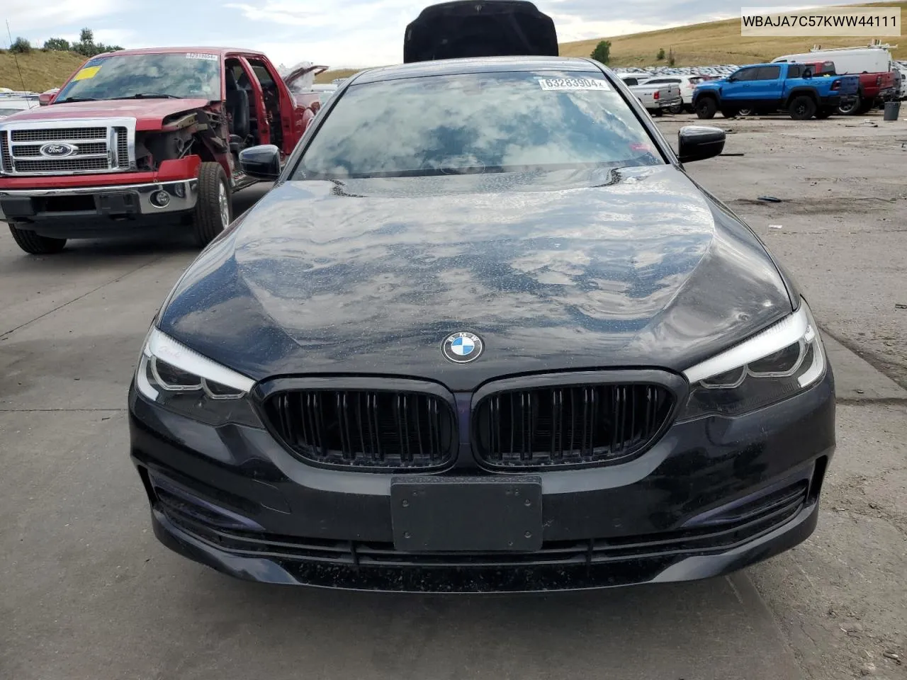 WBAJA7C57KWW44111 2019 BMW 530 Xi