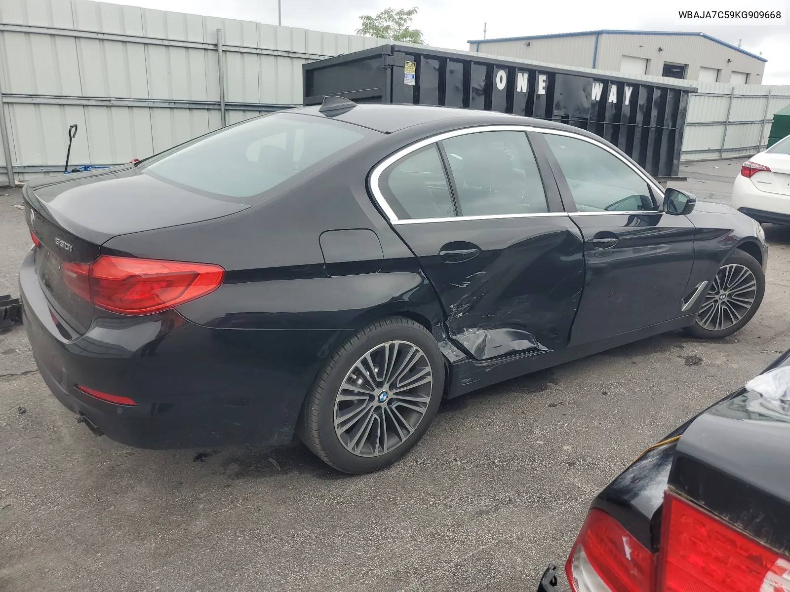 WBAJA7C59KG909668 2019 BMW 530 Xi