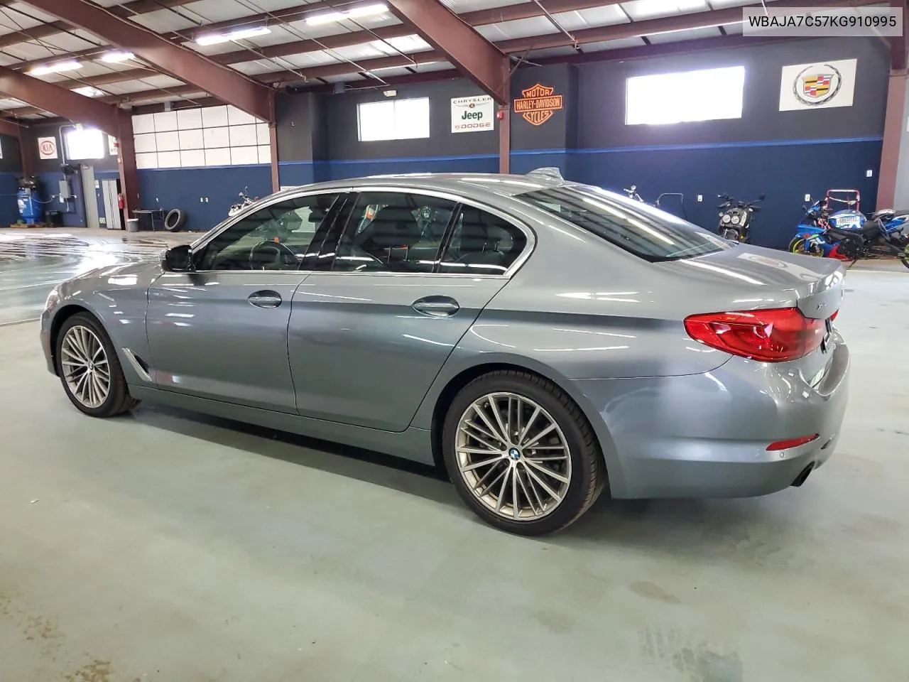 WBAJA7C57KG910995 2019 BMW 530 Xi