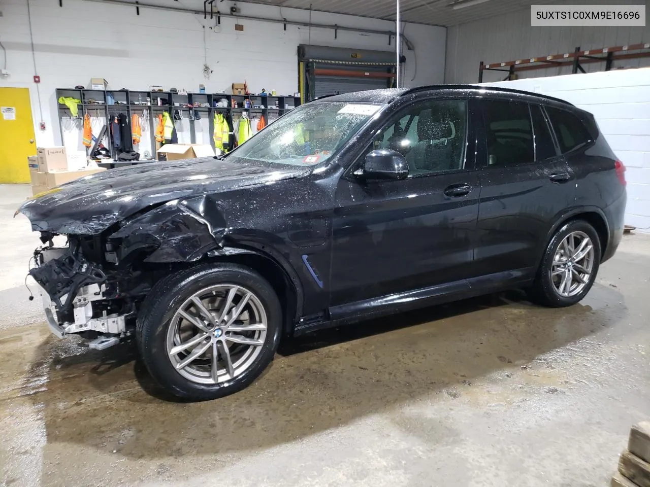 2021 BMW X3 xDrive30E VIN: 5UXTS1C0XM9E16696 Lot: 60801124