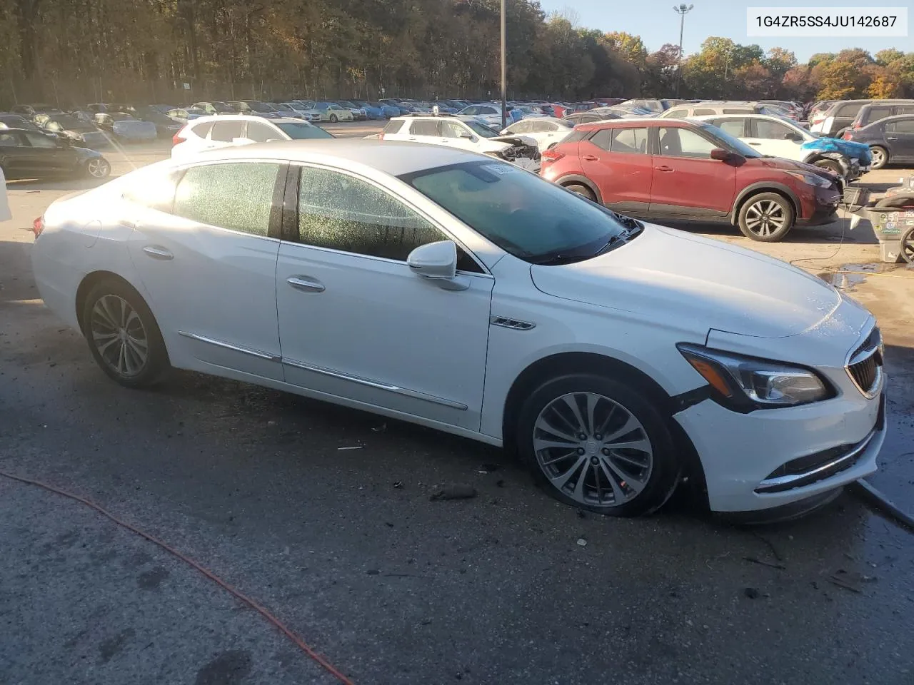 1G4ZR5SS4JU142687 2018 Buick Lacrosse Premium