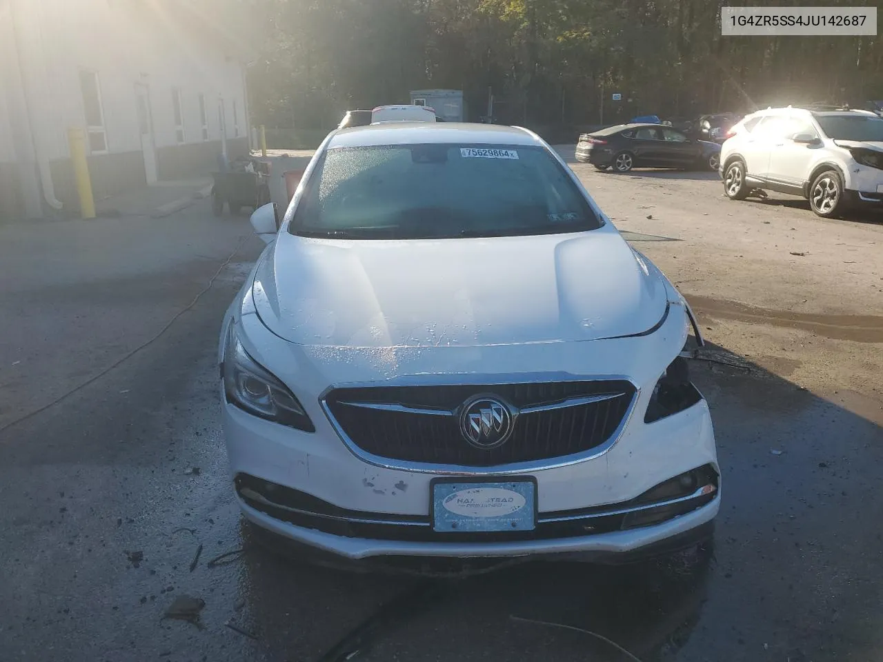 1G4ZR5SS4JU142687 2018 Buick Lacrosse Premium