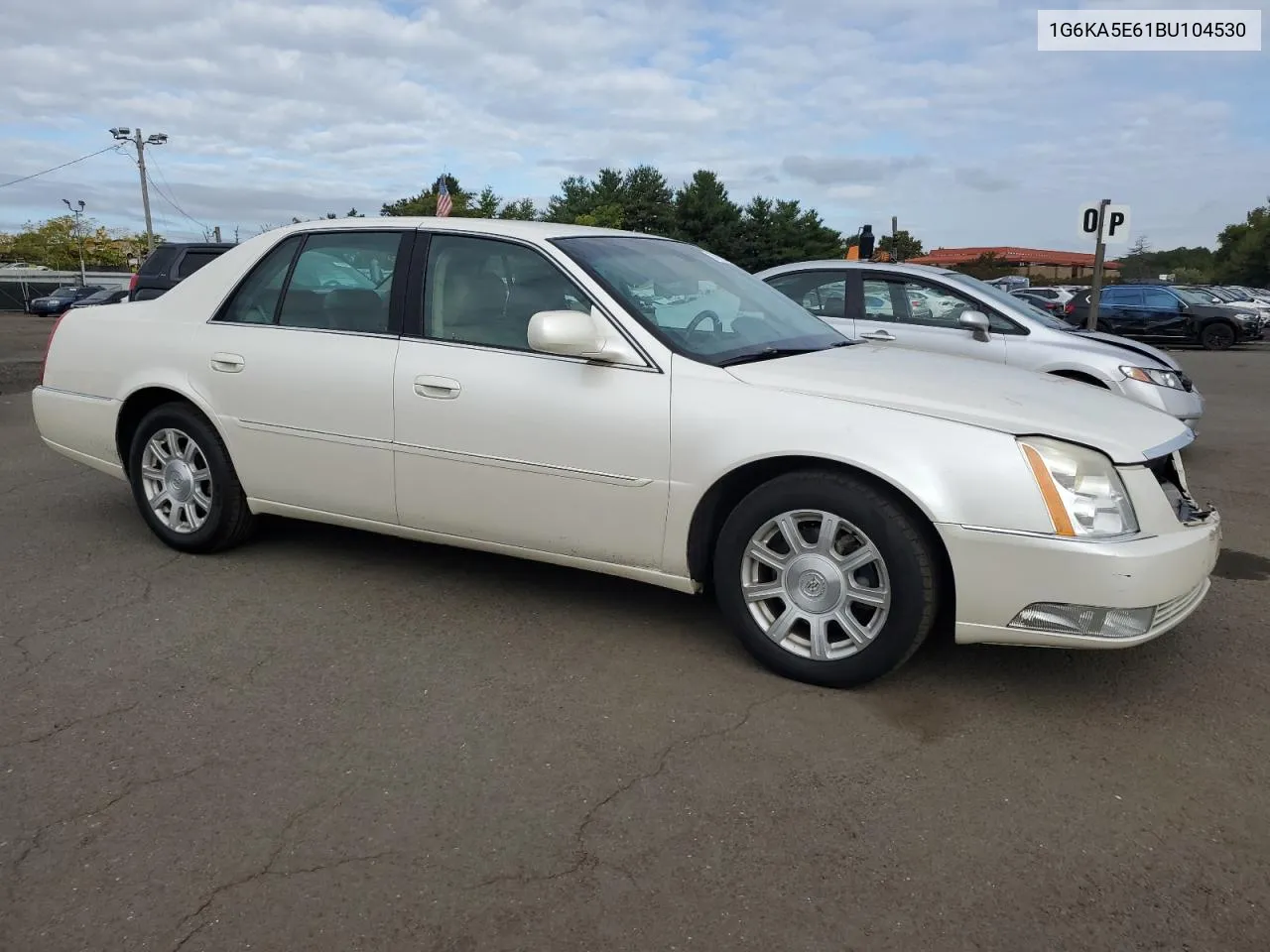 1G6KA5E61BU104530 2011 Cadillac Dts