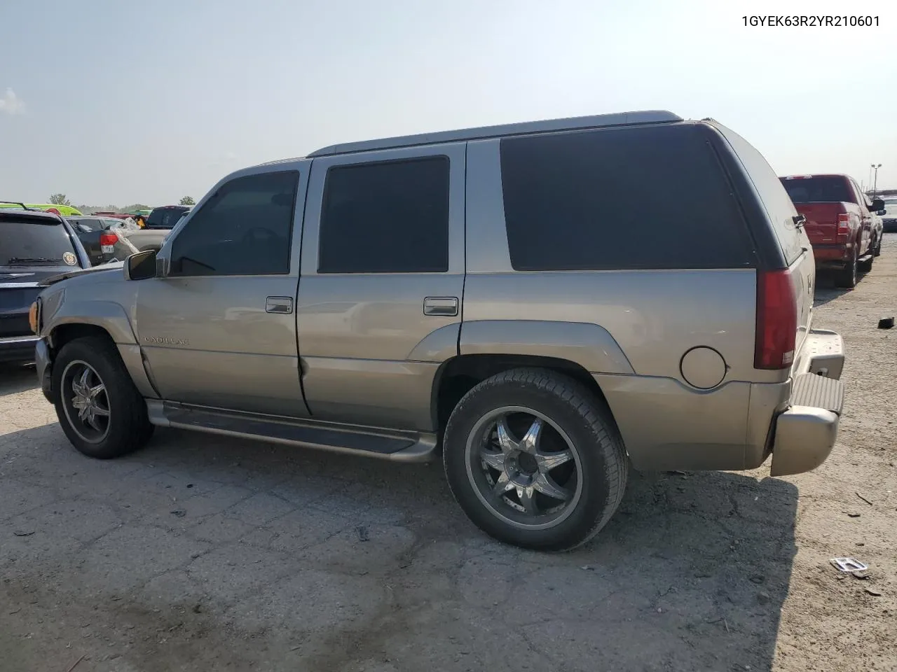 2000 Cadillac Escalade Luxury VIN: 1GYEK63R2YR210601 Lot: 64108944