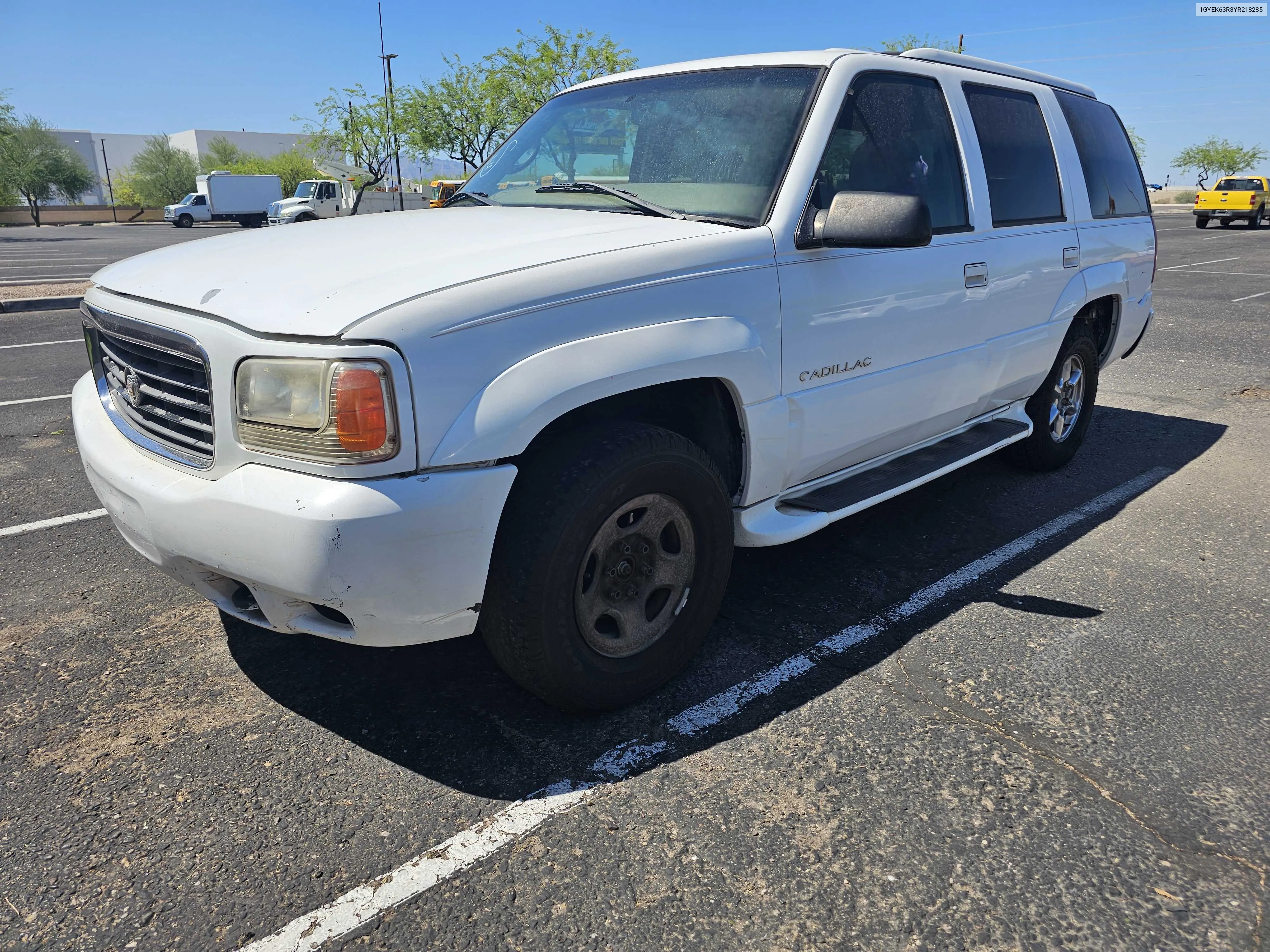 2000 Cadillac Escalade Luxury VIN: 1GYEK63R3YR218285 Lot: 67367704