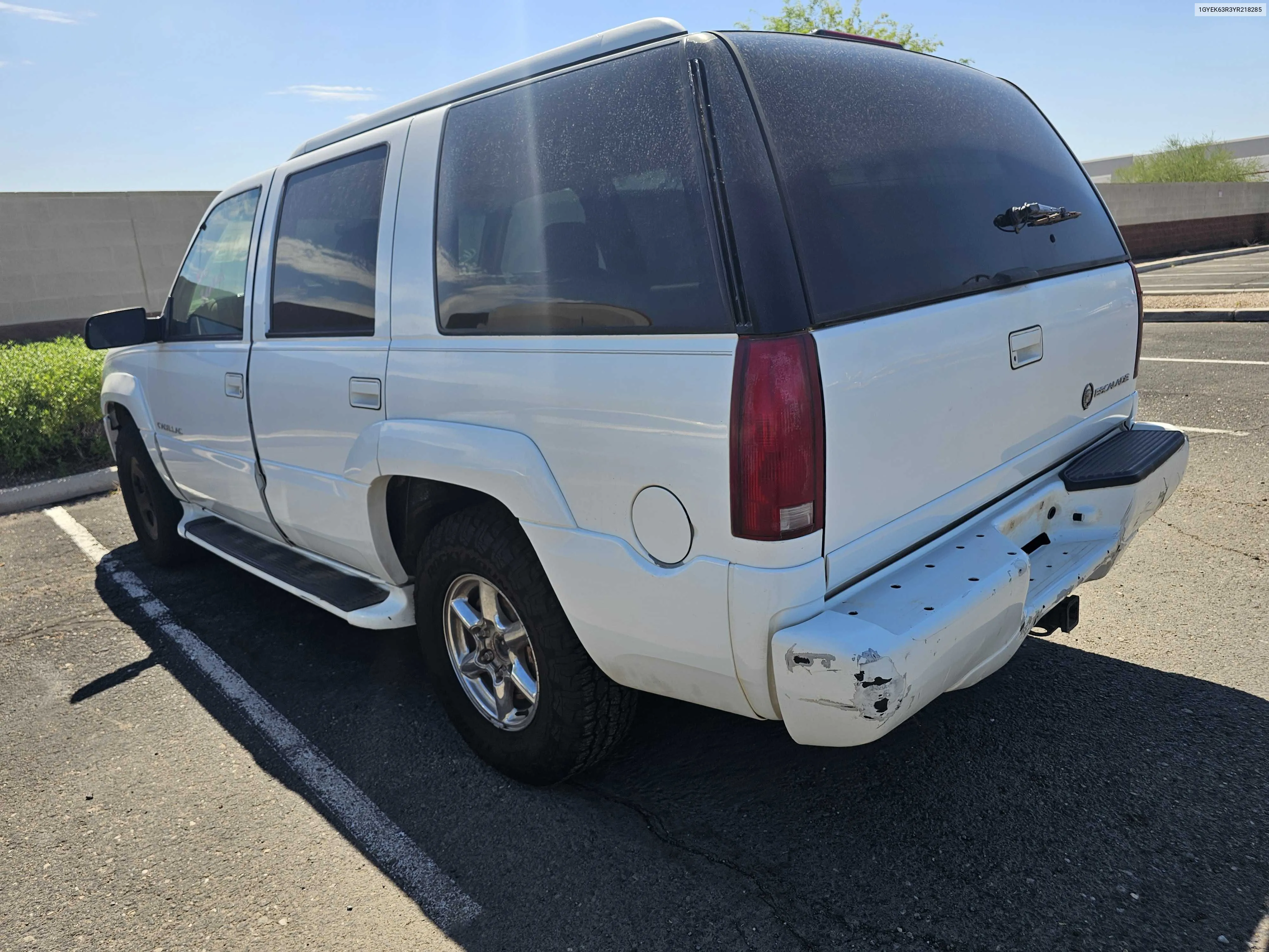 2000 Cadillac Escalade Luxury VIN: 1GYEK63R3YR218285 Lot: 67367704