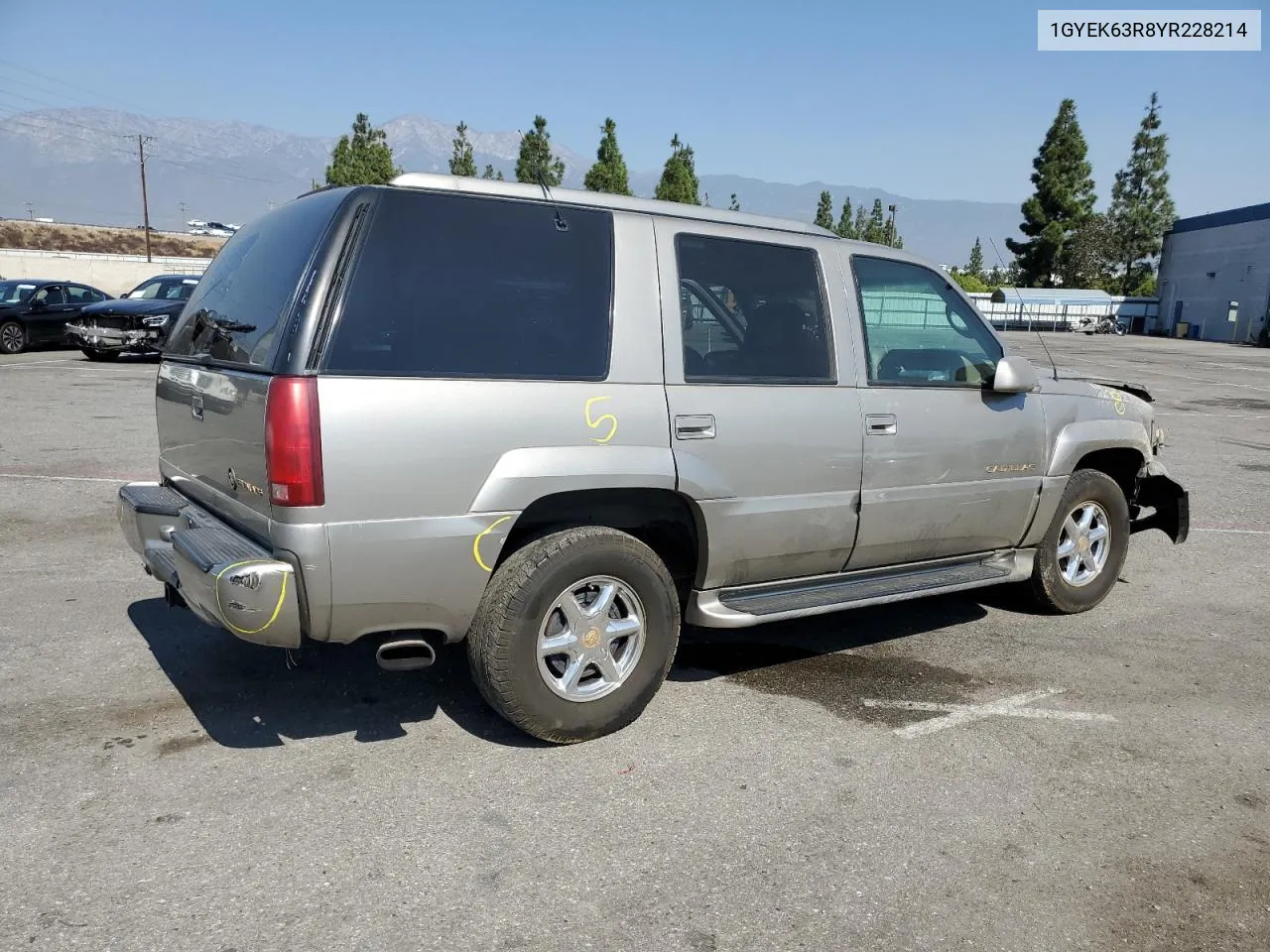 2000 Cadillac Escalade Luxury VIN: 1GYEK63R8YR228214 Lot: 73567434