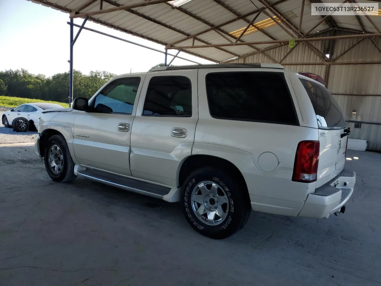 2003 Cadillac Escalade Luxury VIN: 1GYEC63T13R236527 Lot: 73771394