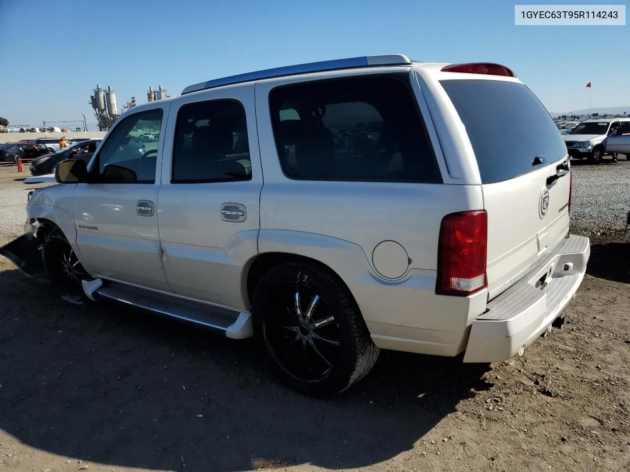 2005 Cadillac Escalade Luxury VIN: 1GYEC63T95R114243 Lot: 67352874