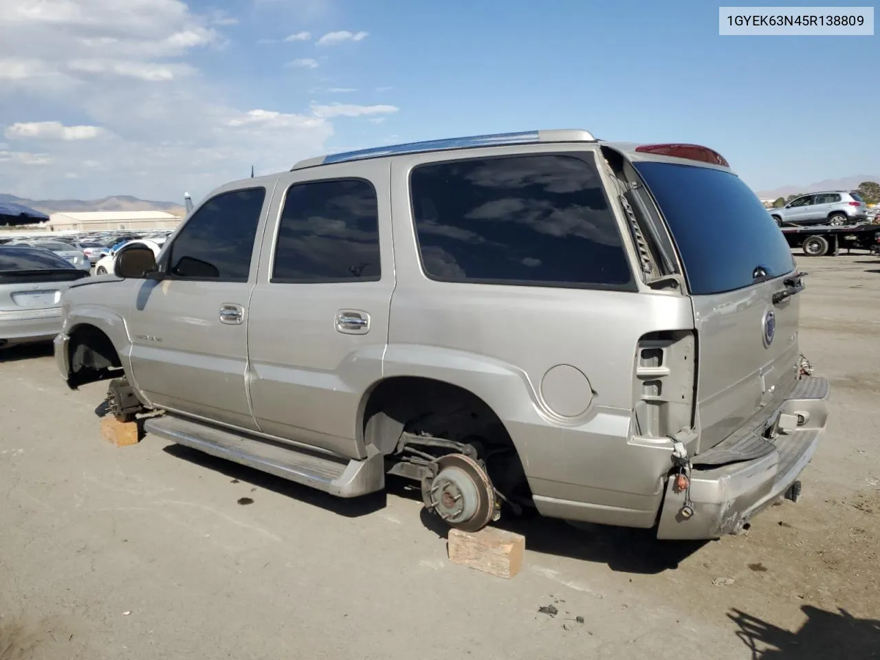 2005 Cadillac Escalade Luxury VIN: 1GYEK63N45R138809 Lot: 74726364