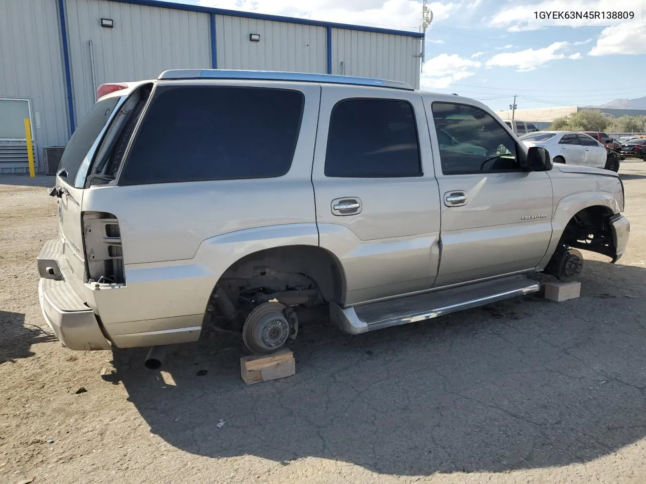 2005 Cadillac Escalade Luxury VIN: 1GYEK63N45R138809 Lot: 74726364