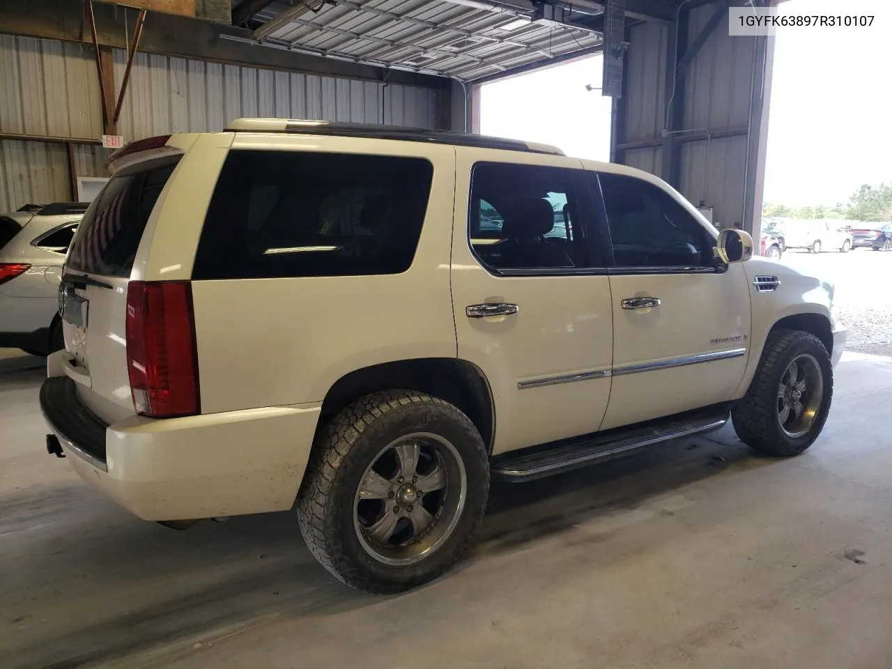 2007 Cadillac Escalade Luxury VIN: 1GYFK63897R310107 Lot: 61939784