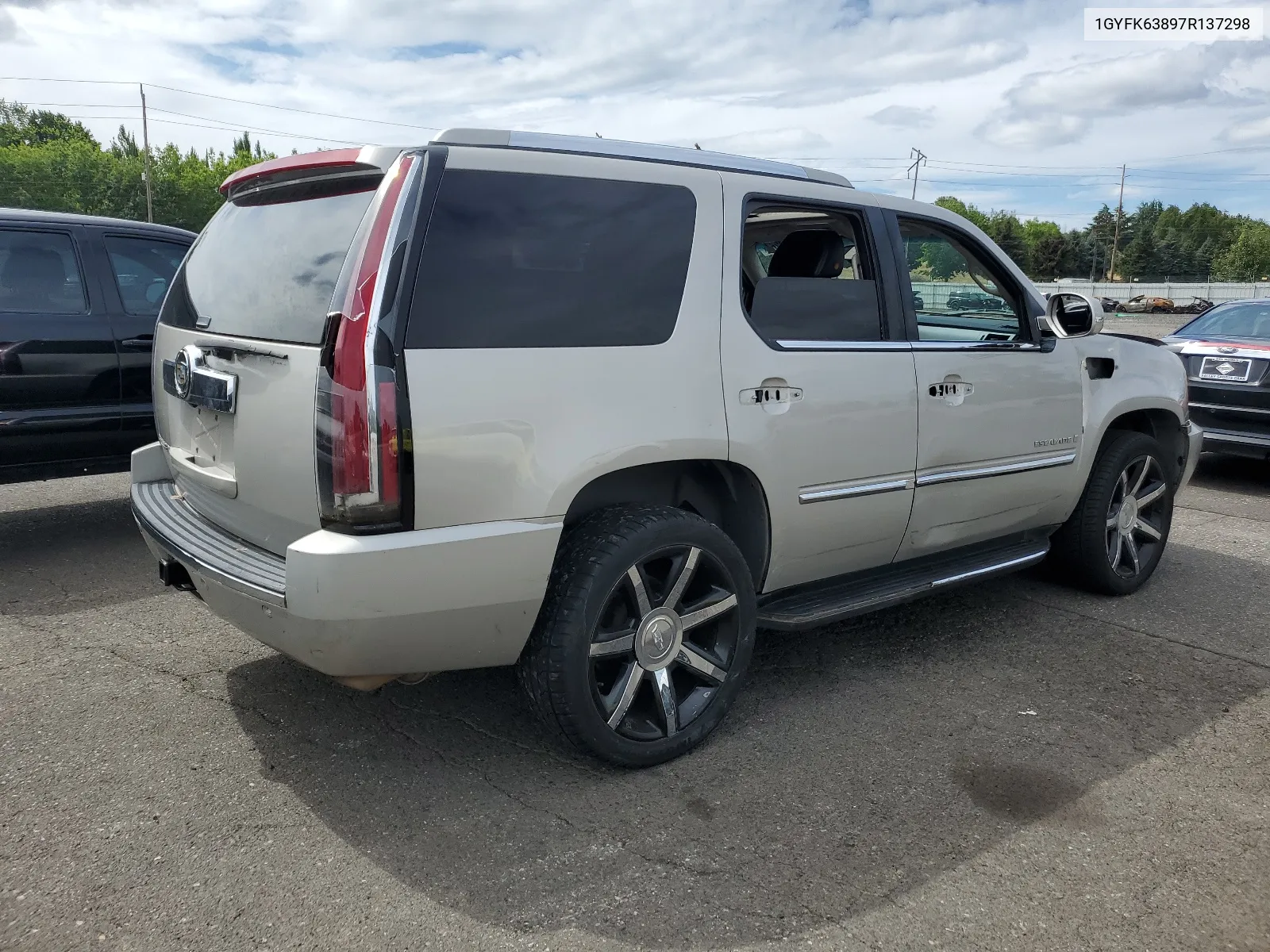 2007 Cadillac Escalade Luxury VIN: 1GYFK63897R137298 Lot: 68114264