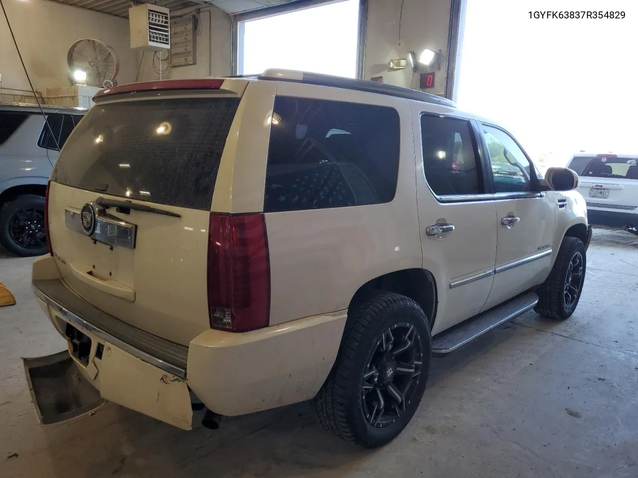 2007 Cadillac Escalade Luxury VIN: 1GYFK63837R354829 Lot: 71132154