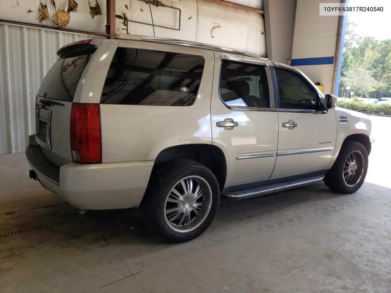 2007 Cadillac Escalade Luxury VIN: 1GYFK63817R240540 Lot: 72236704