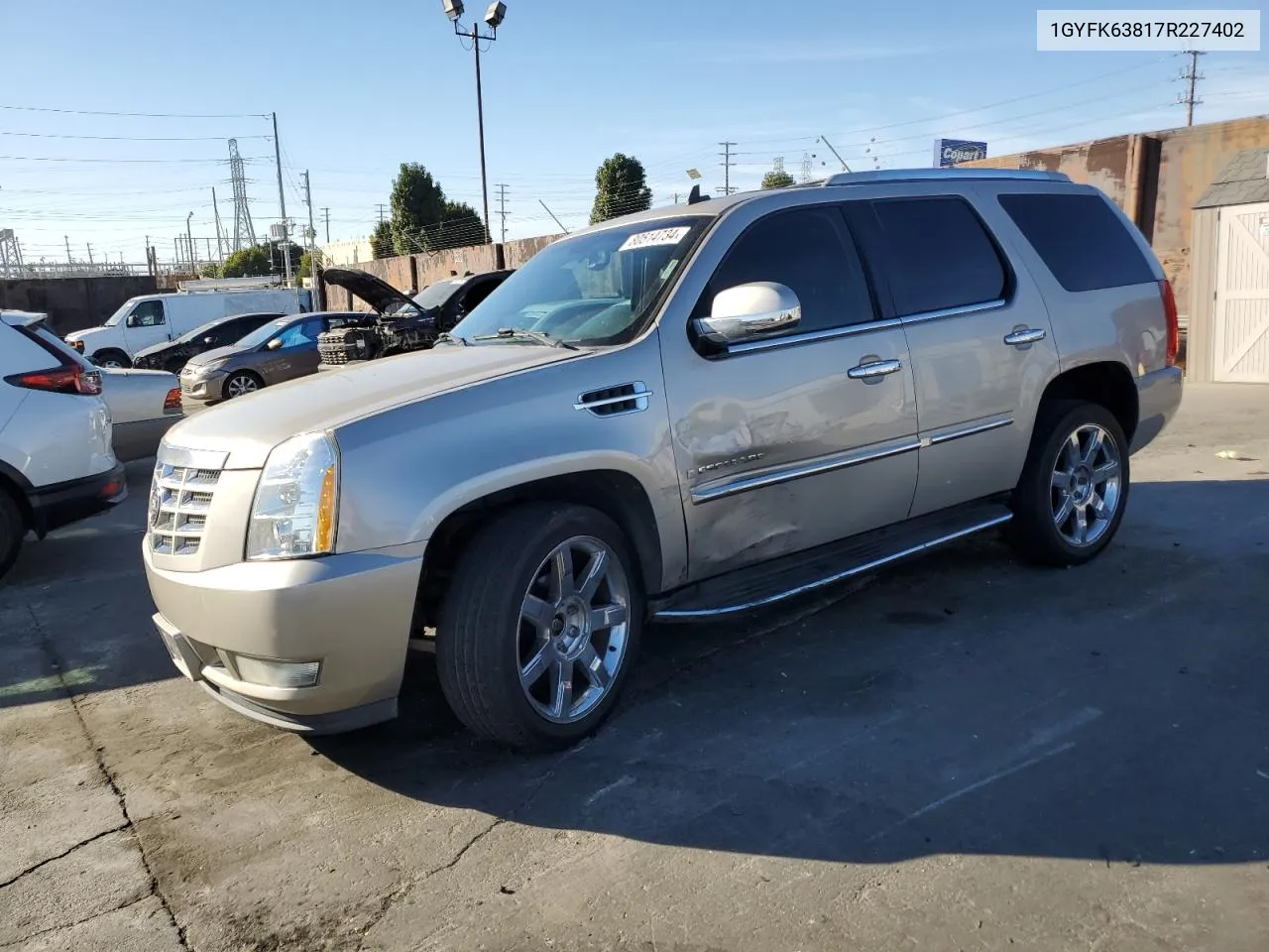 2007 Cadillac Escalade Luxury VIN: 1GYFK63817R227402 Lot: 80514734