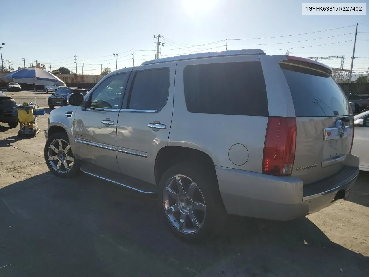 2007 Cadillac Escalade Luxury VIN: 1GYFK63817R227402 Lot: 80514734