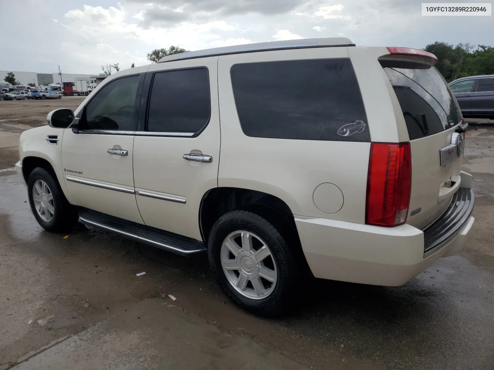 2009 Cadillac Escalade VIN: 1GYFC13289R220946 Lot: 66298703