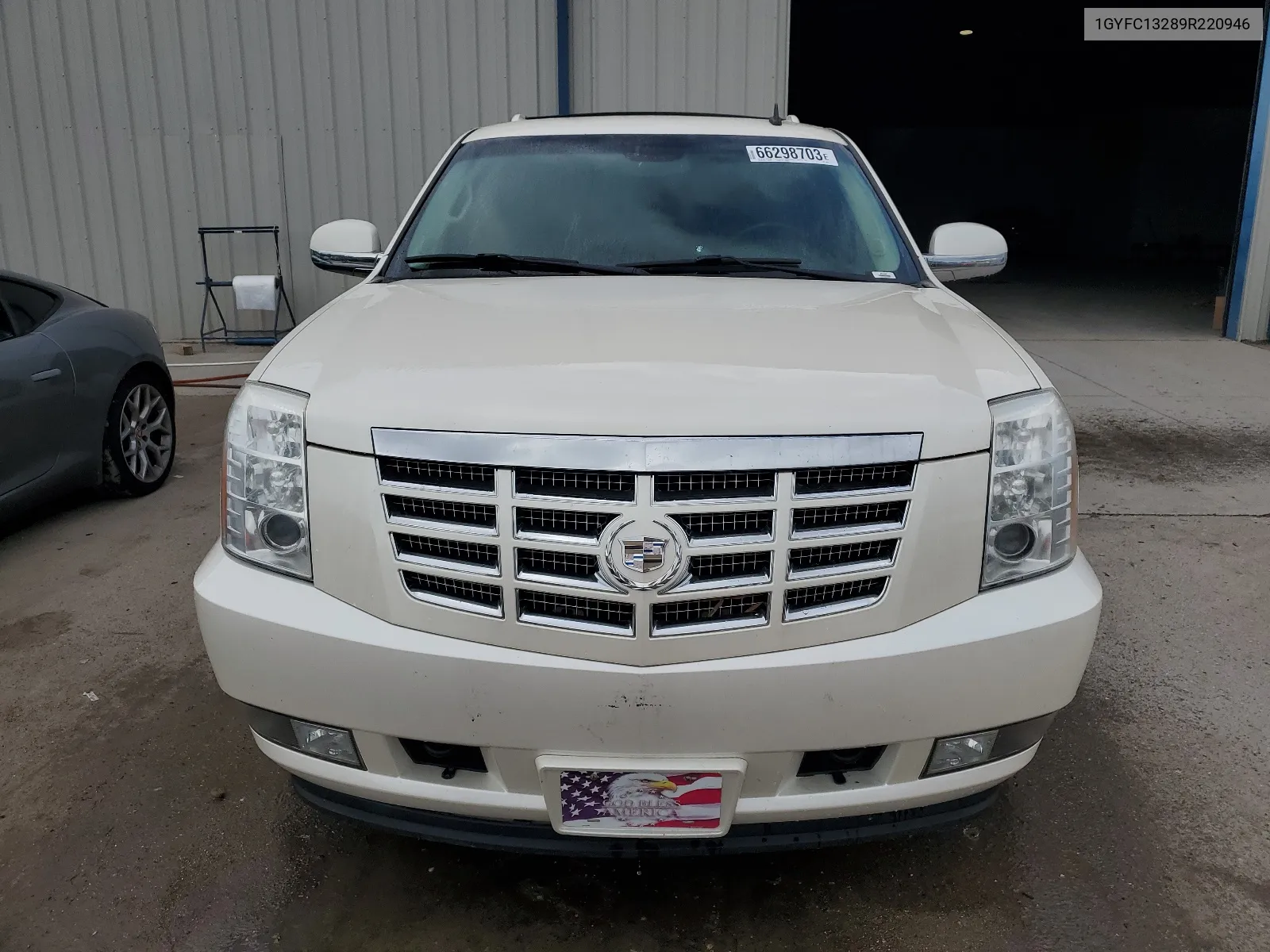 1GYFC13289R220946 2009 Cadillac Escalade