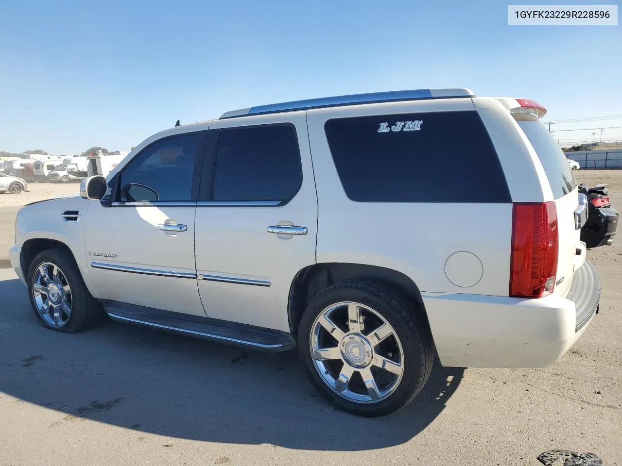 2009 Cadillac Escalade Luxury VIN: 1GYFK23229R228596 Lot: 69335584