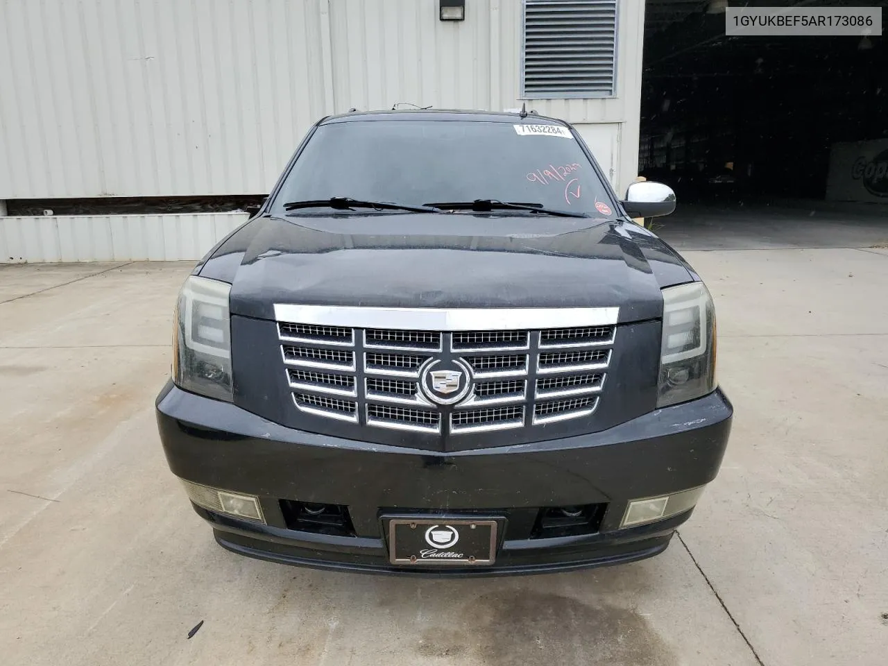 2010 Cadillac Escalade Luxury VIN: 1GYUKBEF5AR173086 Lot: 71632284