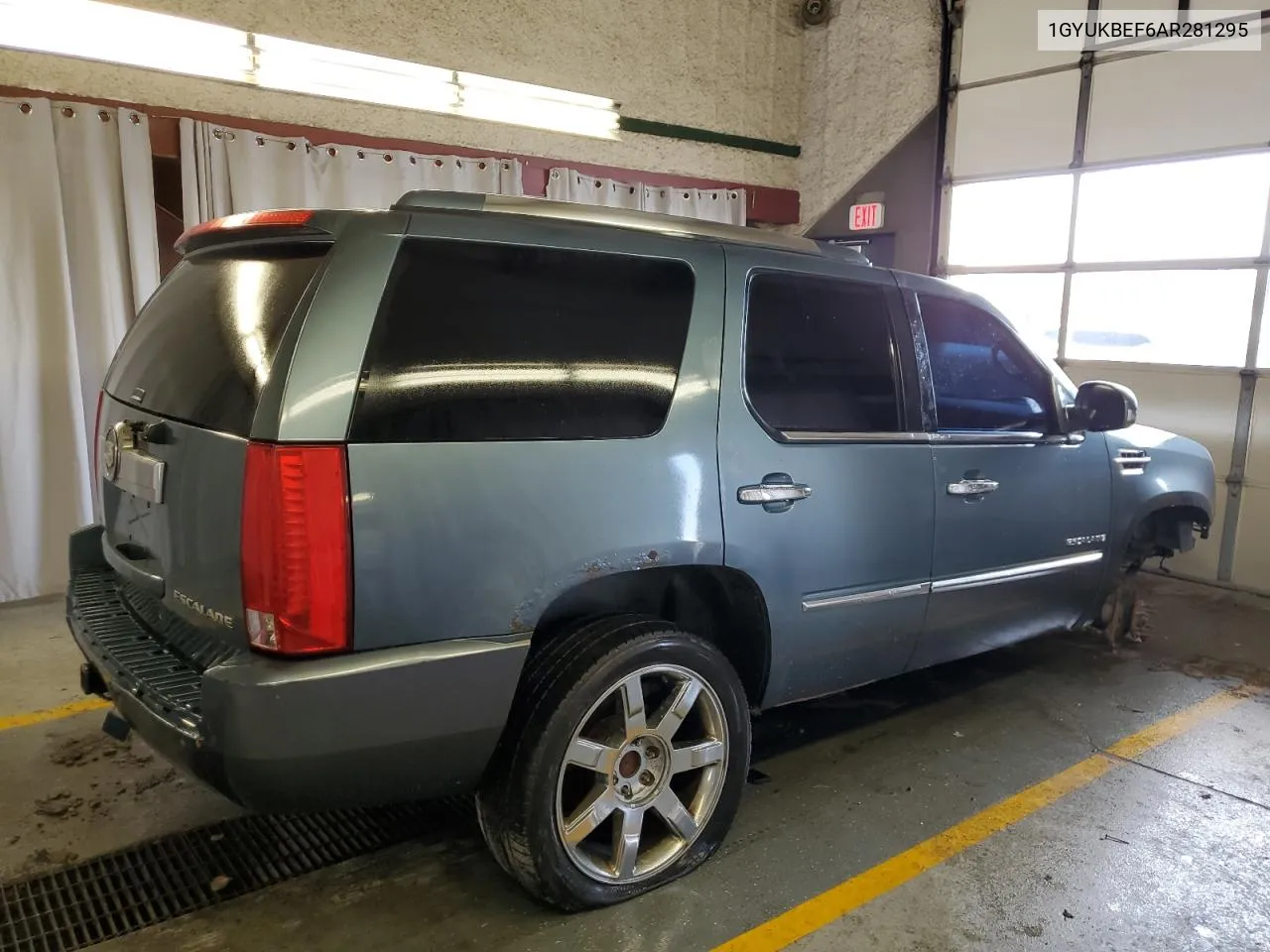 2010 Cadillac Escalade Luxury VIN: 1GYUKBEF6AR281295 Lot: 73686914