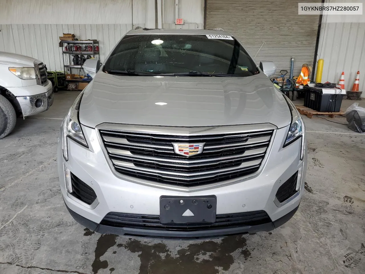 1GYKNBRS7HZ280057 2017 Cadillac Xt5 Luxury