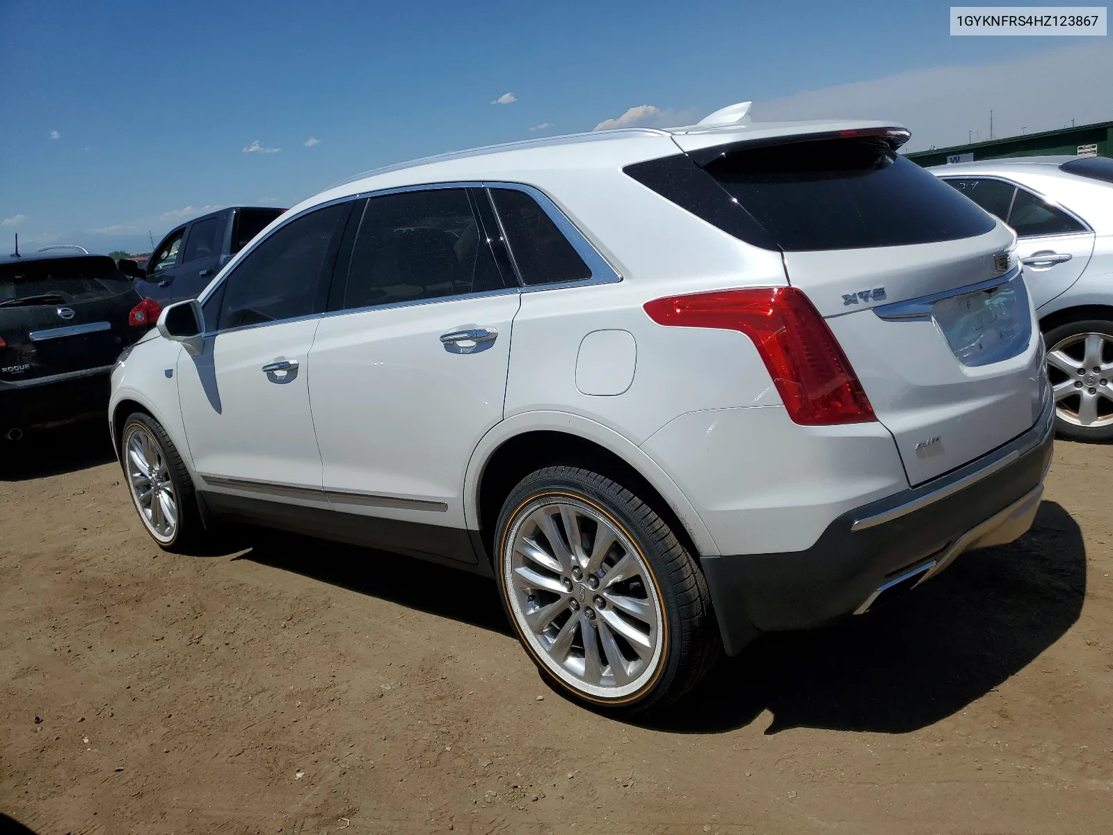 1GYKNFRS4HZ123867 2017 Cadillac Xt5 Platinum